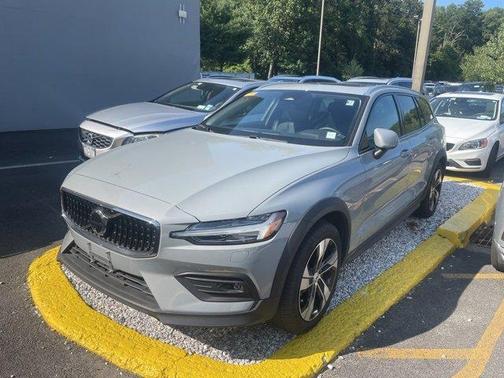 2024 Volvo V60 Cross Country B5 Plus