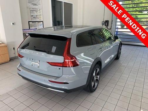 2024 Volvo V60 Cross Country B5 Plus