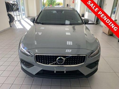 2024 Volvo V60 Cross Country B5 Plus