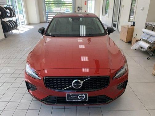 2024 Volvo S60 B5 Plus Dark Theme