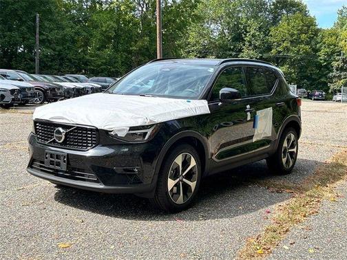 2026 Volvo XC40 B5 Plus