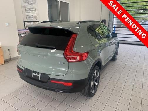 2024 Volvo XC40 B5 Plus Dark Theme