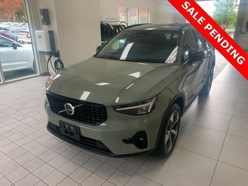 2024 Volvo XC40 B5 Plus Dark Theme