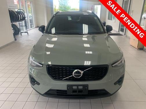 2024 Volvo XC40 B5 Plus Dark Theme