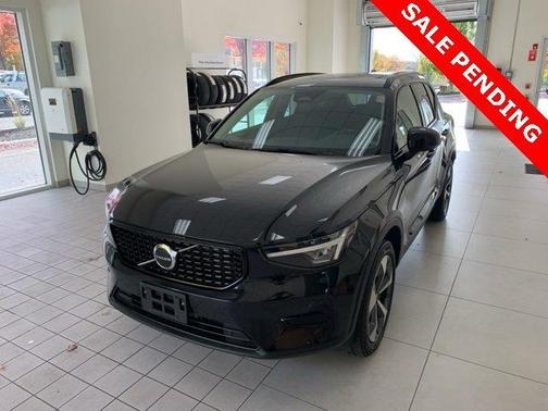 2024 Volvo XC40 B5 Core