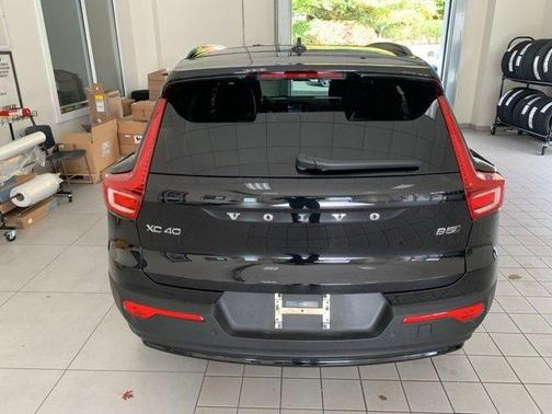 2024 Volvo XC40 B5 Core