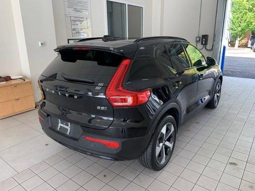 2024 Volvo XC40 B5 Core