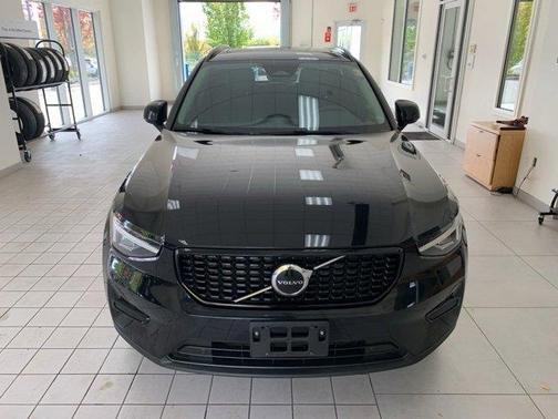 2024 Volvo XC40 B5 Core