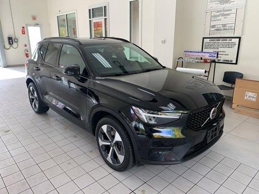 2024 Volvo XC40 B5 Core