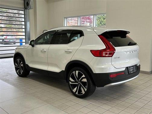 2024 Volvo XC40 B5 Plus Bright Theme
