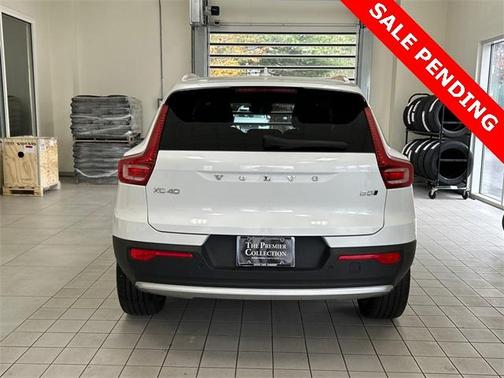 2024 Volvo XC40 B5 Plus Bright Theme