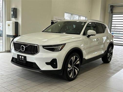 2024 Volvo XC40 B5 Plus Bright Theme
