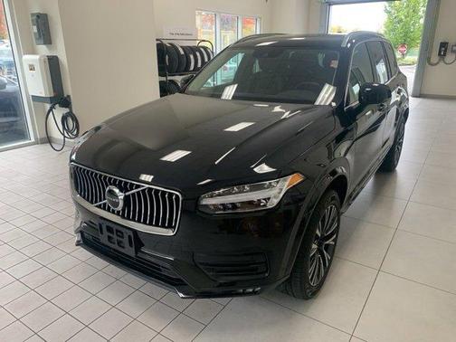2022 Volvo XC90 T6 Momentum 7 Passenger