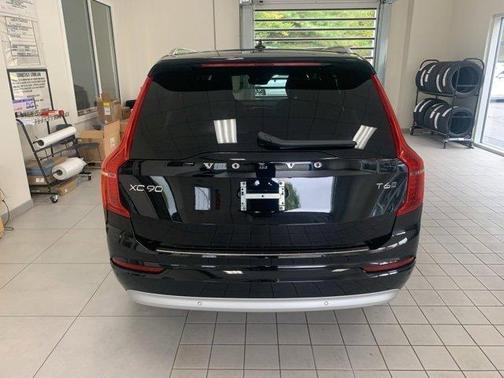 2022 Volvo XC90 T6 Momentum 7 Passenger