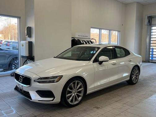 2020 Volvo S60 T6 Momentum