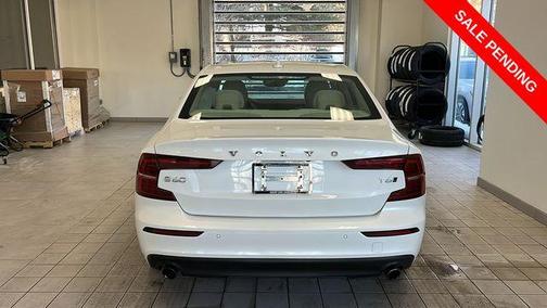 2020 Volvo S60 T6 Momentum