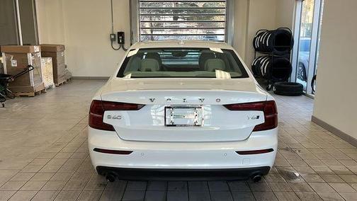 2020 Volvo S60 T6 Momentum