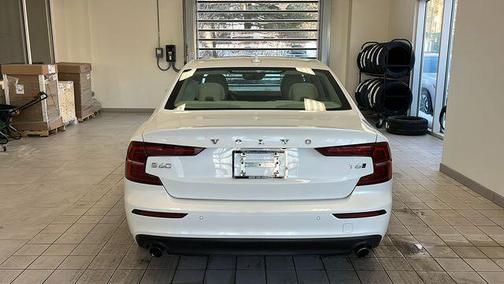 2020 Volvo S60 T6 Momentum