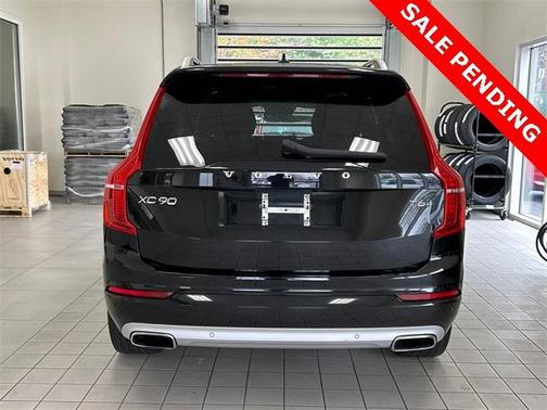 2019 Volvo XC90 T6 Momentum