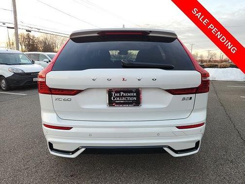 Crystal White 2025 Volvo XC60 Plus