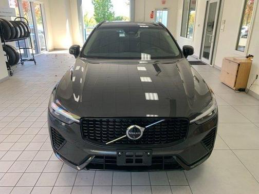 2024 Volvo XC60 B5 Plus Dark Theme