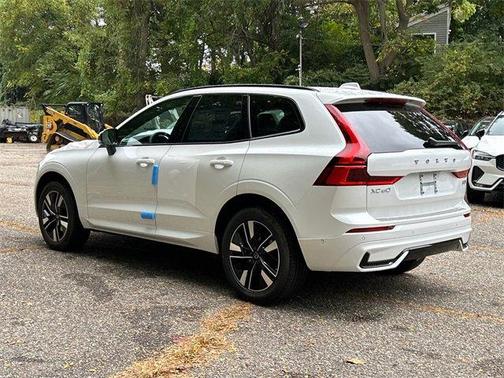 2026 Volvo XC60 B5 Plus