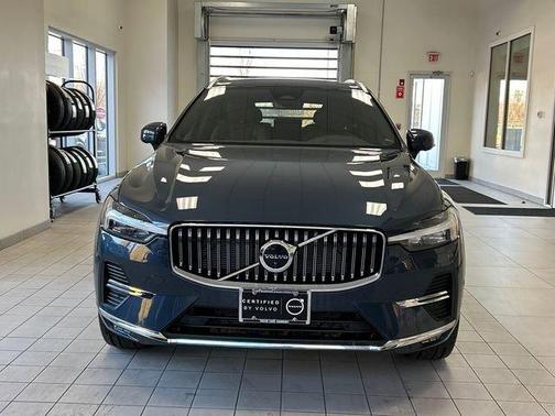 2023 Volvo XC60 B5 Plus Bright Theme