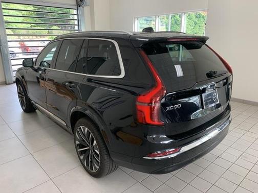 2025 Volvo XC90 B6 Plus 7-Seater