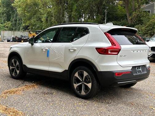 2026 Volvo XC40 B5 Plus