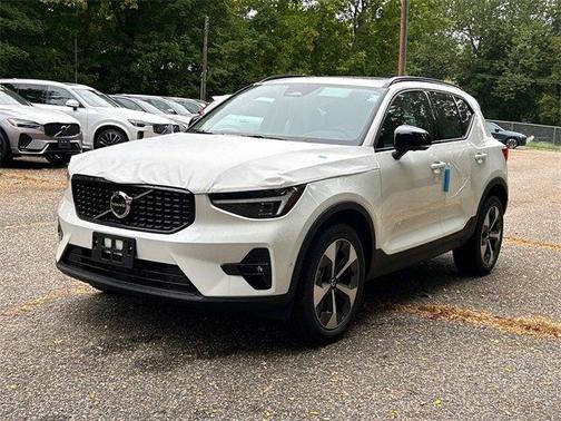 2026 Volvo XC40 B5 Plus
