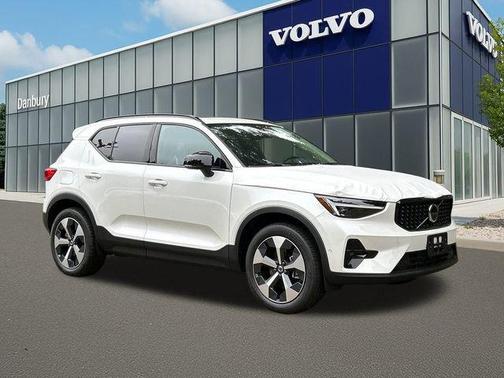 2026 Volvo XC40 B5 Plus