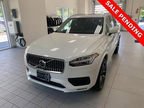 2022 Volvo XC90 T6 Momentum 7 Passenger