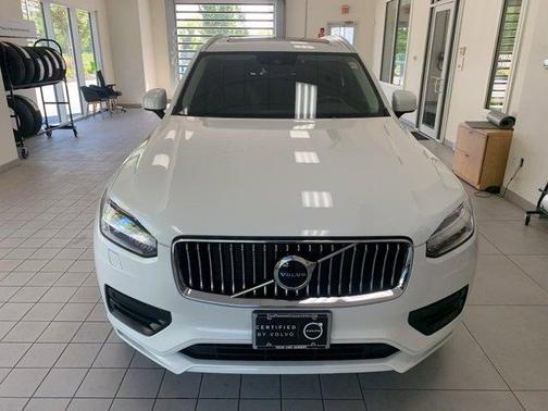 2022 Volvo XC90 T6 Momentum 7 Passenger