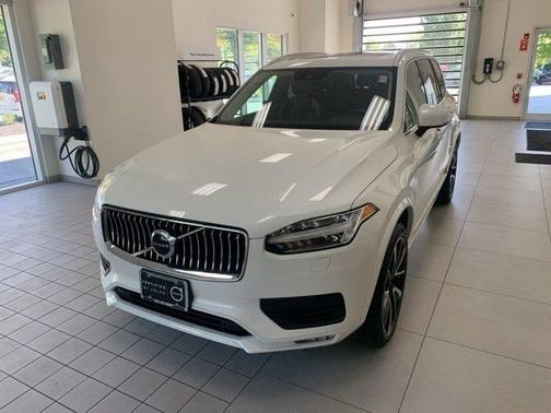 2022 Volvo XC90 T6 Momentum 7 Passenger