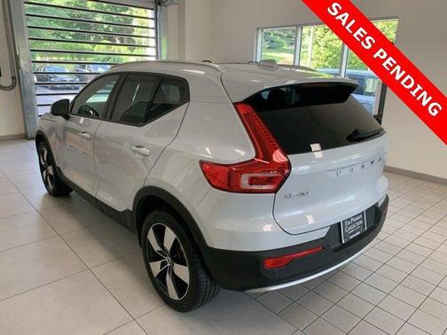 2021 Volvo XC40 T5 Momentum