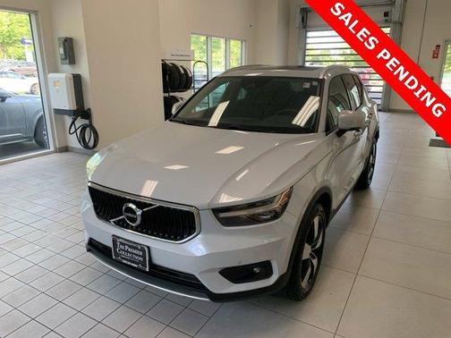2021 Volvo XC40 T5 Momentum