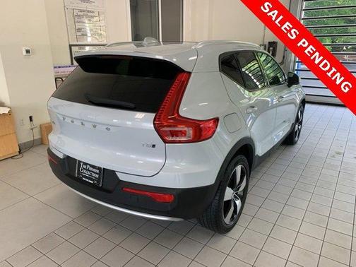 2021 Volvo XC40 T5 Momentum