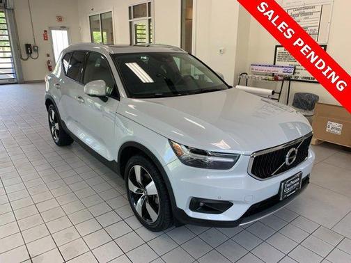 2021 Volvo XC40 T5 Momentum