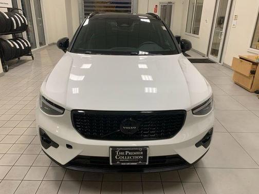 2026 Volvo XC40 B5 Ultra Black Edition