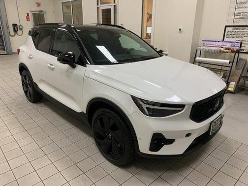 2026 Volvo XC40 B5 Ultra Black Edition