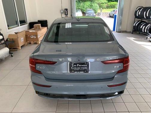 2024 Volvo S60 B5 Core Dark Theme