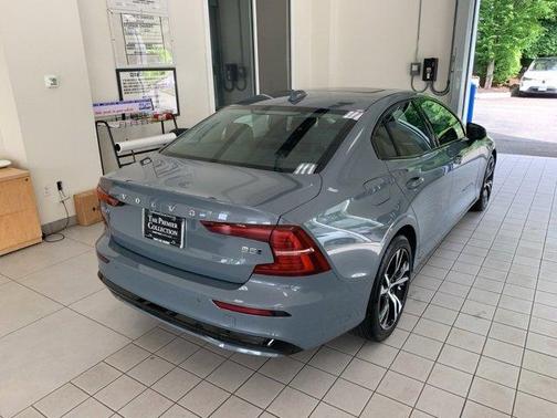 2024 Volvo S60 B5 Core Dark Theme