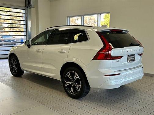 2022 Volvo XC60 B5 Momentum