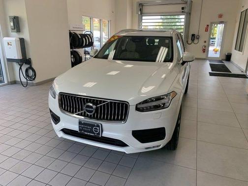2023 Volvo XC90 B5 Core