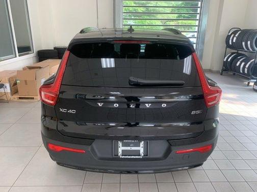 2023 Volvo XC40 B5 Plus Dark Theme
