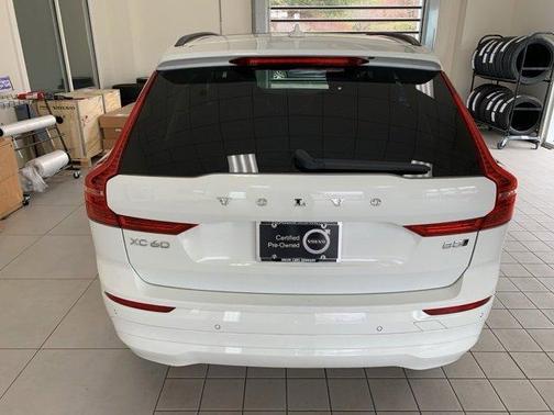 2022 Volvo XC60 B5 Momentum