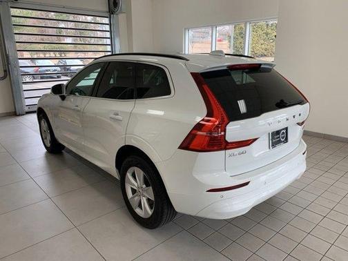 2022 Volvo XC60 B5 Momentum