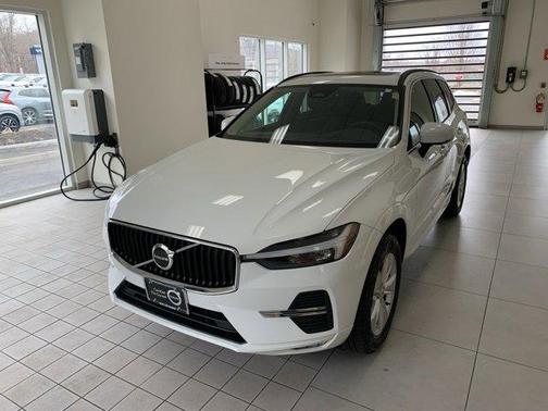 2022 Volvo XC60 B5 Momentum