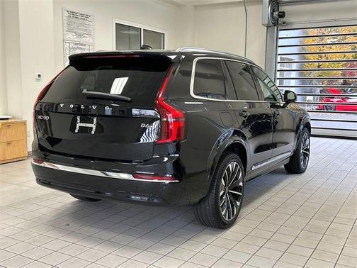 2025 Volvo XC90 B6 Plus 7-Seater