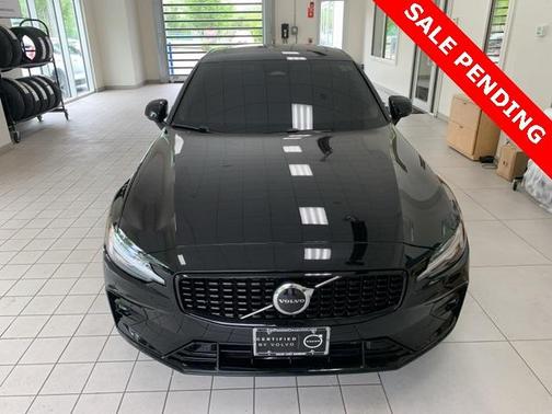 2024 Volvo S60 B5 Core Dark Theme